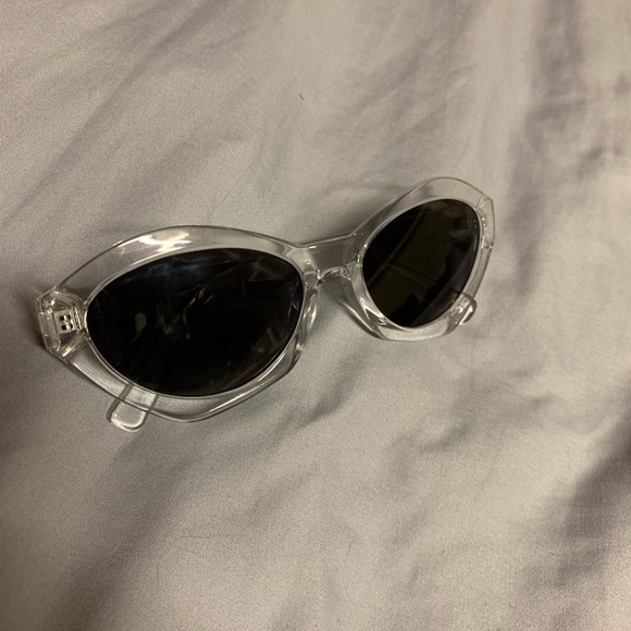 Trendy Small Sunglasses! - Picture 3 of 3